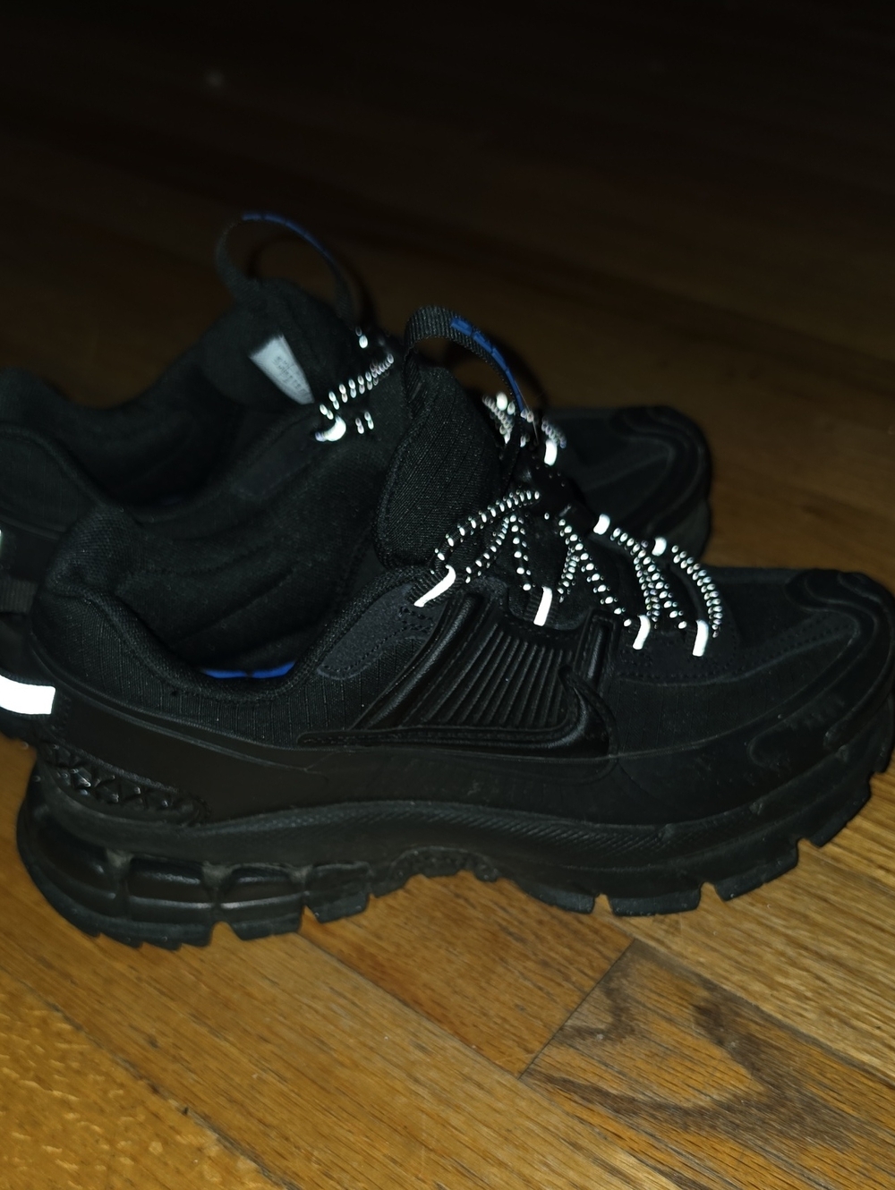 Nike Vomero Weatherproof Sneakers Black with Reflective Laces. Womens 5.5/Mens 4